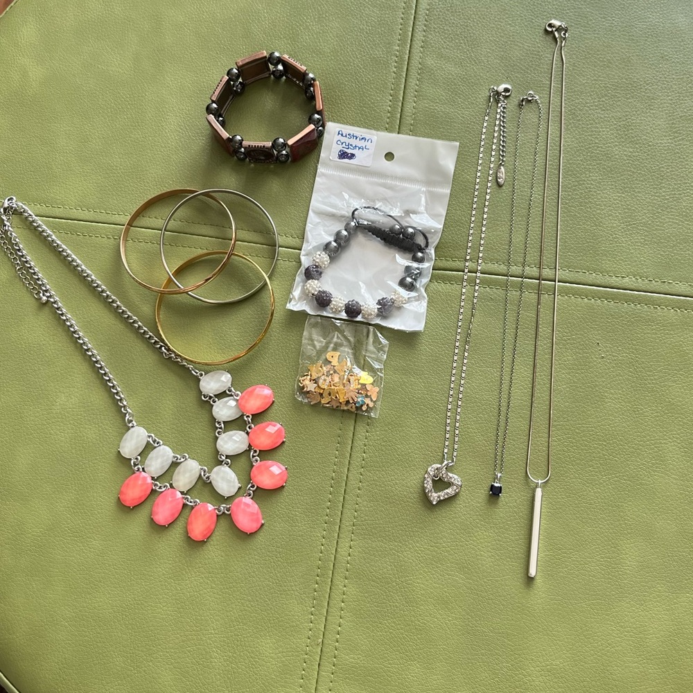 Lot of fashion jewelry